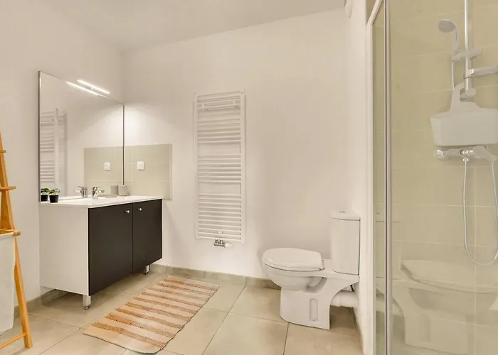 Appartement T2 Lumineux Avec Terrasse & Parking Souterrain *